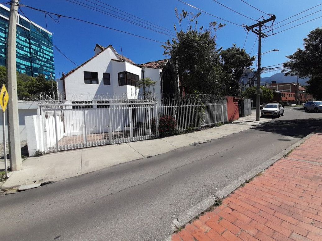 Casa de 4 alcobas en venta en Santa Ana Occidental, Bogotá, 191 m² · foto 2 de 20
