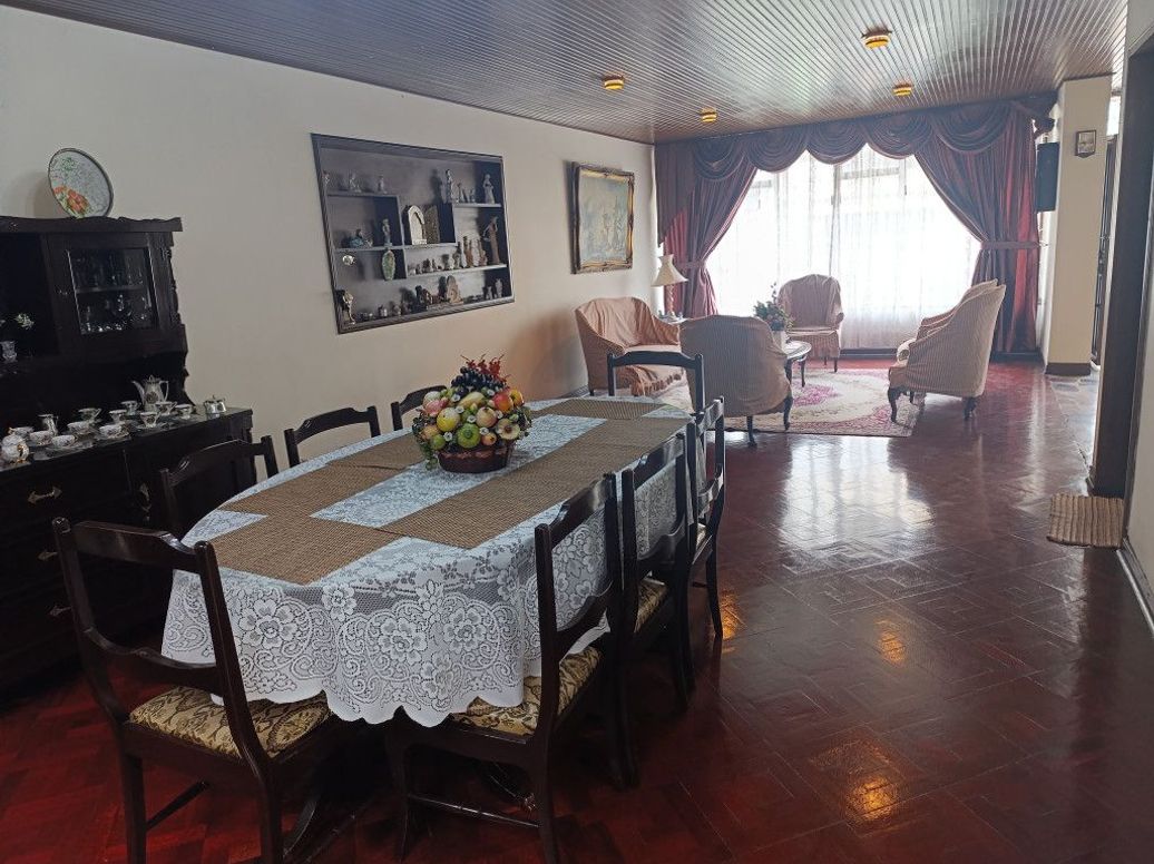 Casa de 3 alcobas en venta en Sears, Bogotá, 301 m² · foto 3 de 11