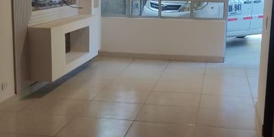 se vende excelente edificio, de 3 pisos, como nuevo, de 105 mts cada uno muy buenos acabados, iluminado ventilado, amplios, cada piso consta de: sala comedor, cocina integral, zona de oficios, 2 alcobas con closet, baño social, parqueadero para 2 carros, y moto, cerca de colegios, universidades, jardines infantiles, parques cerca, restaurantes, centros comerciales, lavadero de vehículos, cerca zona comercial, supermercados, cerca para del mio, buen transporte