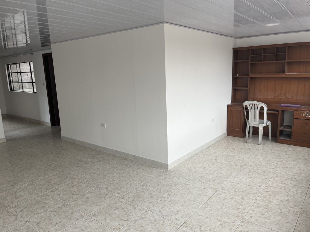 Casa de 6 alcobas en venta en Comuneros, Bogotá, 480 m² · foto 10 de 11