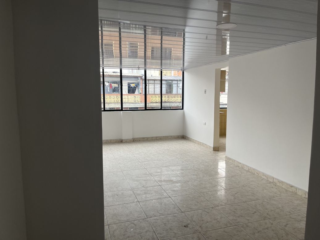 Casa de 6 alcobas en venta en Comuneros, Bogotá, 480 m² · foto 8 de 11