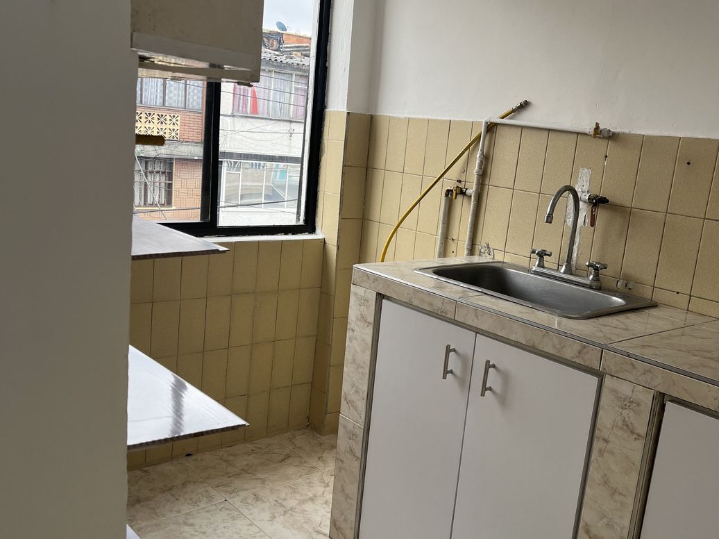 Casa de 6 alcobas en venta en Comuneros, Bogotá, 480 m² · foto 5 de 11