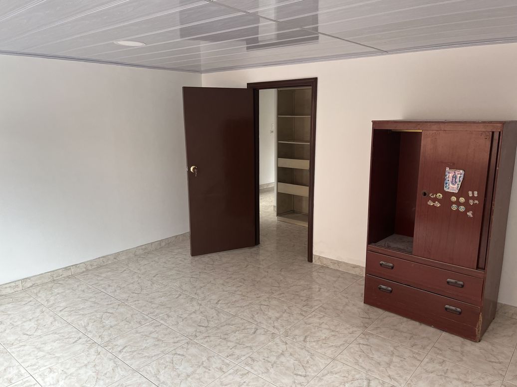 Casa de 6 alcobas en venta en Comuneros, Bogotá, 480 m² · foto 3 de 11