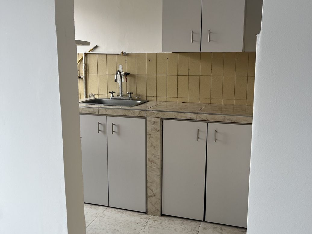 Casa de 6 alcobas en venta en Comuneros, Bogotá, 480 m² · foto 4 de 11