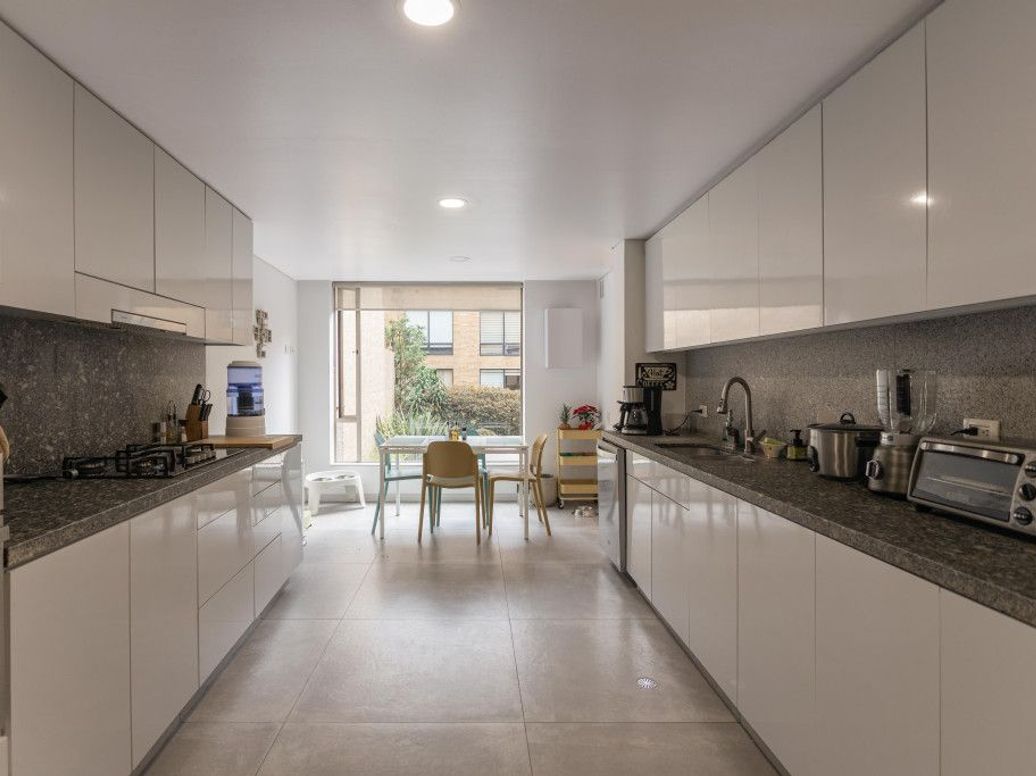 Apartamento de 3 alcobas en venta en Los Rosales, Bogotá, 190 m² · foto 12 de 20