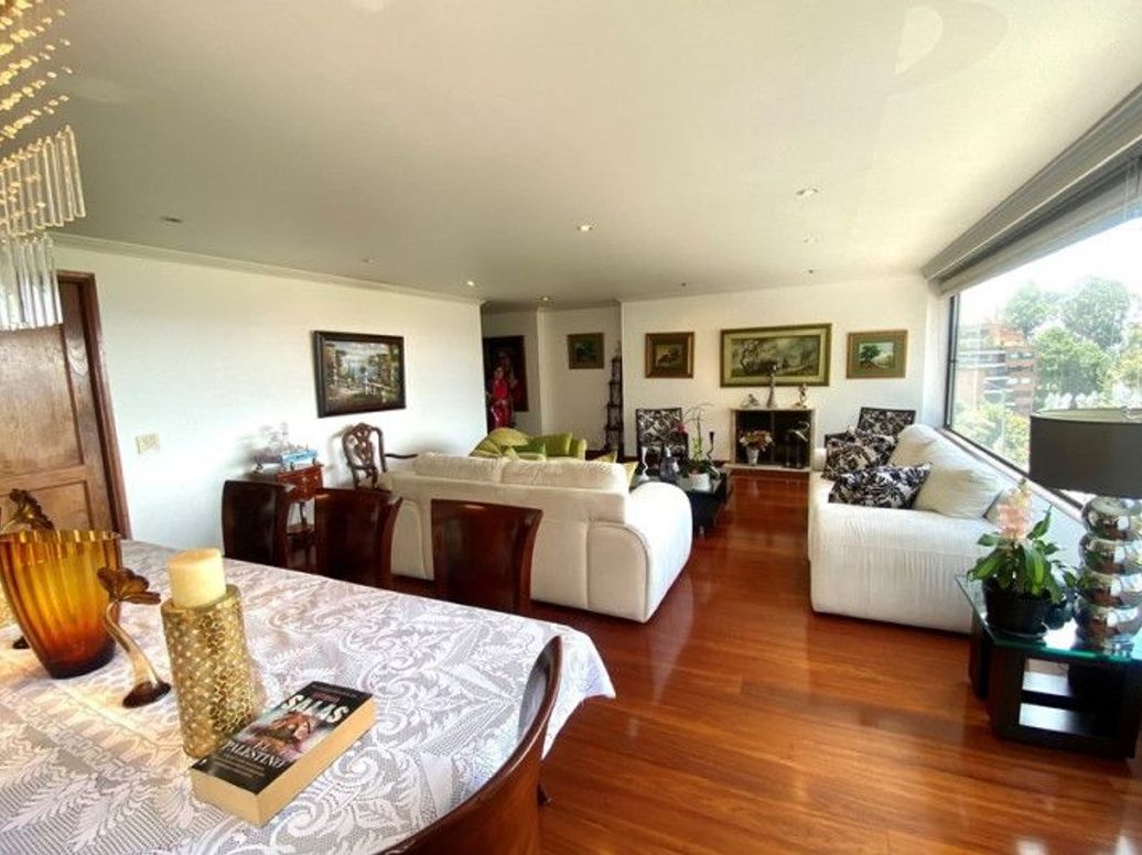 Apartamento de 3 alcobas en venta en El Refugio, Bogotá, 172 m² · foto 4 de 20