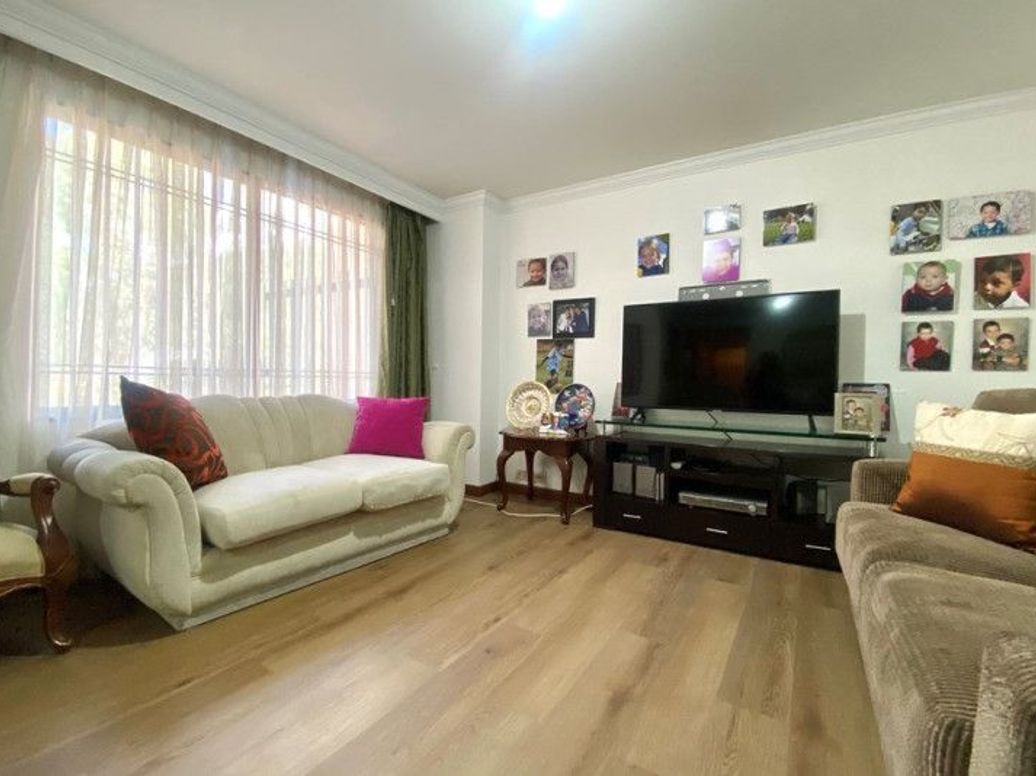 Apartamento de 3 alcobas en venta en El Refugio, Bogotá, 172 m² · foto 8 de 20