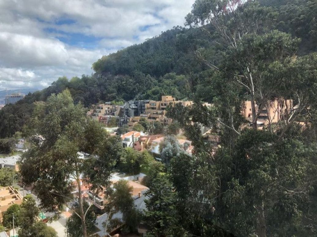 Apartamento de 3 alcobas en venta en El Refugio, Bogotá, 172 m² · foto 6 de 20