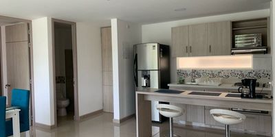 Este apartamento tiene 76 metros cuadrados; se encuentra ubicado en el sector  La Barranca de Santa Fe de Antioquia; a pocos pasos del parque principal. 
Está dividido en dos habitaciones, tres baños, dos vestier, sala comedor, cocina integral, zona de ropas, balcón y parqueadero descubierto.
La unidad ofrece portería permanente, ascensor, juegos infantiles, placa polideportiva, zonas verdes, piscina y solarium, ideales para disfrutar del clima cálido y el ambiente tranquilo de Santa Fe de Antioquia, un municipio colonial lleno de historia y encanto.
¡No dejes pasar esta oportunidad única! ¡Contáctanos al 3012021300 para programar una visita y descubre más sobre esta increíble propiedad!