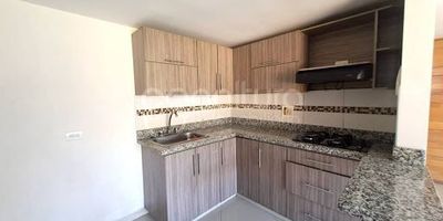 472-6452 conaltura inmobiliaria ofrece apartamento para venta ubicado en el barrio Santa Ana, Bello. Cuenta con 72 m2, 2 alcobas, 1 vestier, 1 closet, 2 baños, sala comedor, cocina semi integral, pisos en porcelanato, parqueadero cubierto sencillo. El conjunto cuenta con ascensores, portería 24 horas, piscina, salón social, gimnasio, juegos. Cerca al Cai de Valadares, D1, supermercado ara, cerca a supermercados y droguerías, colegio Fernando Velez, rutas de buses Para Bello y Medellín, Integrados del Metro para Estaciones de Niquia y Bello.