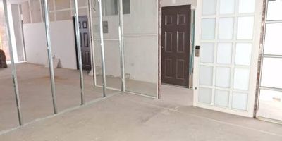 Local para el arriendo en el sector Belchite 
Está ubicado a 2 cuadras del parque principal de Rionegro 
Local con buena iluminación