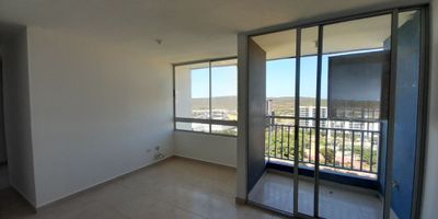 Vendemos acogedor apartamento ubicado en una zona residencial de Miramar. Con 3 habitaciones, 2 baños, balcon, sala-comedor, cocina integral,  este inmueble de 58.59M2, el edificio cuenta con amplias zonas verdes, piscina, juegos infantiles, salon social,  ofrece un espacio acogedor y funcional para toda la familia.  su ubicación estratégica brinda fácil acceso a colegios, universidades, cerca del parque mas grande de Barranquilla. contáctanos al número 3218521992. ¡Haz de este lugar tu próximo destino!