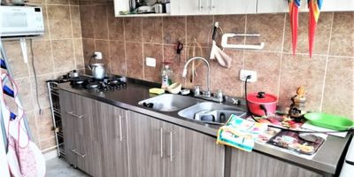Casa perfecta para una gran familia o con posibilidad de arrendar habitaciones para estudiantes. La vivienda principal consta de: 6 alcobas, 5 closet, sala comedor, cocina semintegral, 2 baños, pisos en cerámica y patio techado. 

La renta cuenta consta de: 4 alcobas, con closet, sala comedor, cocina semintegral, 2 baños, pisos en cerámica y zona de ropas.  

Código inmo: 10898 Manizales, Caldas. 
