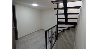 Se el propietario de esta agradable casa con renta ubicada por la via hacia La Linda. La vivienda principal consta de: tres (3) alcobas, un (1) closet, sala comedor, cocina semi integral, un (1) baño, pisos en cerámica y terraza.

Renta: una (1) alcoba, sala comedor, cocina semi integral, un (1) baño, pisos en cerámica y zona de ropas.

Código inmo: 13312 Manizales, Caldas
