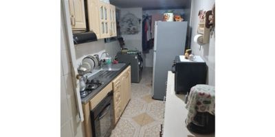 Vive a tan solo 5 minutos del centro de la ciudad en este agradable apartamento. Consta de: dos (2) alcobas, sala comedor, cocina integral, un (1) baño, pisos en cerámica y zona de ropas. 

Código inmo: 13197 Manizales, Caldas 
