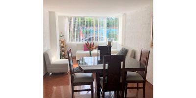 En sector residencial de la ciudad tenemos para ti este agradable apartamento en el que podrás disfrutar de excelentes momentos junto a tu familia. Consta de: tres (3) alcobas con closet, sala comedor, cocina integral nueva, dos (2) baños, pisos en cerámica y zona de ropas + garaje comunal. 

Código inmo: 13064 Manizales, Caldas
