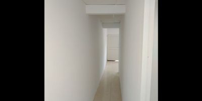 En La Fontana Propiedad Raíz contamos con esta agradable casa de 1 nivel en buen estado físico. Consta de: dos (2) alcobas, sala comedor, cocina sencilla, un (1) baño, pisos en cerámica y patio + depósito amplio.

Código inmo: 12819 Manizales, Caldas 
