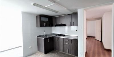 En La Fontana Propiedad Raíz contamos con esta amplia casa comercial con punto acreditado ubicada en excelente sector, perfecta para inversionista. Consta de con 3 apartamentos así, 2 aptos de: dos (2) alcobas, sala comedor, cocina semi-integral, un (1) baño, pisos en cerámica y zona de ropas. Un apto de: dos (2) alcobas, sala comedor, cocina semi-integral, un (1) baño, pisos en cerámica y zona de ropas.

Renta: 3 oficinas, con recepción, cocineta y 3 baños. Un parqueadero esta adecuado actualmente para un local comercial

Código inmo: 12759 Manizales, Caldas 
