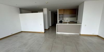 ALQUILO amplio apartamento con 3 habitaciones, 3 baños y 2 parqueaderos ,Con 162 metros cuadrados, es perfecto para tu familia. ¡No dejes pasar esta oportunidad! Llama ahora a John Jairo Velasquez al 3176485538 para agendar una visita. ¡Te esperamos!