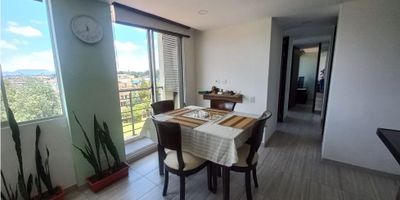 Modernidad y comodidad se unen en este apartamento ubicado en el apacible municipio de Funza. Con una ubicación estratégica, esta propiedad se encuentra en una zona tranquila de la ciudad, cerca de colegios y universidades, centros comerciales, parques y transporte público, ofreciendo así todas las facilidades para una vida cómoda y práctica.


 Con un área total de 49 m2
 2 amplias alcobas.
 2 baños terminados.
 Además, cuenta con armarios empotrados, ideales para mantener todo en orden y organizado.
 Cocina intergral con una moderna barra estilo americano.
 Además, su diseño en concepto abierto permite una mejor interacción entre los espacios.
 Dispone de un balcón con una hermosa vista panorámica
 Estudio, biblioteca o cuarto de ropa.
 Vigilancia las 24 horas.
 Ascensor para mayor accesibilidad
 Salón comunal para tus eventos y reuniones.
 Piscina para relajarse y refrescarse en los días calurosos.
 Práctico garaje, disponible para tu automóvil y el de tus invitados.


¡No pierdas la oportunidad de adquirir esta maravillosa propiedad en Funza, Cundinamarca! Un lugar ideal para vivir rodeado de tranquilidad y comodidad. ¡Contáctanos ahora e infórmate sobre cómo hacer de este apartamento tu nuevo hogar!
