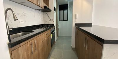 ¡Descubre tu nuevo hogar en Jamundí! Hermoso apartamento de 57m² en segundo piso con ascensor, con 2 habitaciones con closet, principal con baño. Disfruta de un estudio ideal para teletrabajo, un baño adicional, garaje propio y una unidad con seguridad privada. Además, tendrás acceso a zona de juegos infantiles, salon social, cancha múltiple y piscina. ¡Vive con comodidad y tranquilidad en un ambiente seguro y moderno!