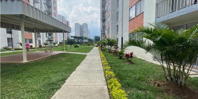 Tu nuevo hogar te espera! 

Descubre el espacio perfecto para convertir en tu hogar ideal y vivir cerca de todo lo que necesitas, rodeado de naturaleza: a solo minutos del Centro Comercial Alfaguara, con zonas verdes y parques diseñados para disfrutar en familia, con áreas de juegos para los más pequeños. Este inmueble cuenta con pisos de cerámica que combinan funcionalidad y estilo, además de una maravillosa iluminación natural que realza cada rincón. Es un espacio lleno de posibilidades, listo para que lo adaptes según tus gustos y necesidades. Vive en una ubicación privilegiada con acceso a todo lo esencial y el confort de un hogar que puedes hacer completamente tuyo. Código 8339857.
