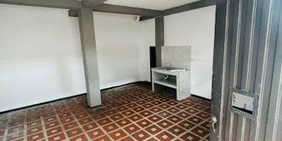 ¡ En renta¡ local comercial, excelente ubicación, 35 metros cuadrados, 1 baño, y cocineta.  ideal para tu negocio.