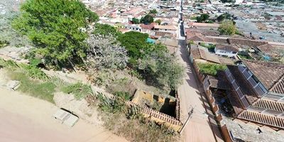 Cod.4020 LOTE UBICADO EN EL CASCO URBANO DE ZAPATOCA EL LOTE CUENTA CON UN ÁREA DE 321 METROS CUENTA CON VISTA PARCIAL A UN BELLO CAÑON Y UNA HERMOSA VISTA DEL PUEBLO LOS LOTES CUENTAN CON PLANOS Y SON APTOS PARA CONSTRUIR 