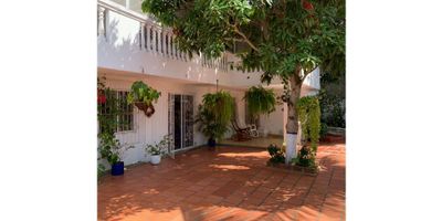 CASA  EN VENTA PIE DE LA POPA - CARTAGENA

Hermosa casa de tres pisos con 6 alcobas y 5 baños ,cuenta con comedor, 2 parqueaderos, zona de labores, casa en excelente estado. El ultimo piso es una terraza (mirador).

CODIGO WASI 4544934

 

 
