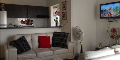 Apartamento en venta, Alto Bosque. tiene 3 alcobas, 2 baños, 1 garaje, balcon, vigilancia. Cerca de centro comerciales, droguerias, colegios/universidades, estacion de gasolina, super mercados; no tiene ascensor. 
codigo wasi: 7012712
