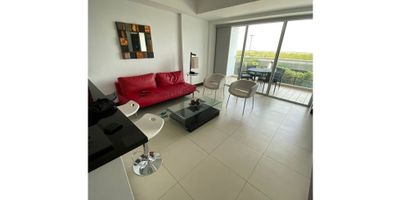 Cuenta con 2 alcobas y 3  baños, 1 balcon, 1 garaje, sala de comedor, zona de labores, edificio cuenta con gimnasio, portería, ascensores, piscina, planta eléctrica, ubicado en la zona norte, cuenta con un hospital exclusivo para esta zona de la ciudad, a pocos minutos del aeropuerto, cerca de las playas y del Hotel las Americas

CODIGO WASI: 7180308
