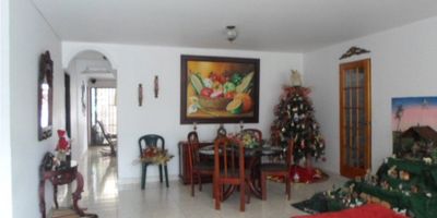 Casa en Venta Con Espectacular Ubicacion 

Cuenta con Baño Auxiliar, Baño en Habitacion Principal, Cocina Integral, Closet, Zona Residencial, Terraza, Transporte Publico Cercano, Patio, Colegios/Universidades.
