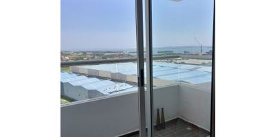 Apartamento en Venta Bellavista - Cartagena 

Apartamento de 3 alcobas y 2 baño, sala de comedor, balcón, cocina integral, Apartamento en excelentes condiciones, cerca de zonas industriales, bodegas, y zonas comerciales, olimpicas cercanas, bancos, supermercados, edificio con piscina, cancha de futbol, tiene 2 acensores, porteria, vigilancia, camaras de seguridad.

CODIGO WASI 7522550
