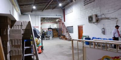San Isidro - Cartagena

Este excelente bodega ubicado en la maravillosa Ciudad de Cartagena de Indias, Bolívar, con un área construida de 427 M2, 1 Baño, es el lugar ideal para cualquier tipo de negocio. En su interior encontrarás 4  baños auxiliares, dividida en 4 oficinas, 2 pisos, escaleras descansadas para el acceso al mezanine, amplios espacios, así como todos los servicios indispensables para el buen desarrollo de tu empresa. En cuanto a sus exteriores, te beneficiarás del acceso pavimentado que tiene, la proximidad de colegios / universidades, oficinas de negocios, parqueadero para visitantes, sobre vía principal, transporte público cercano, zona comercial, zona industrial, zonas deportivas e incluso zonas verdes cercanas, todos a un paso de tu local. ¡Un mundo de posibilidades para tu negocio!

6773957 !
