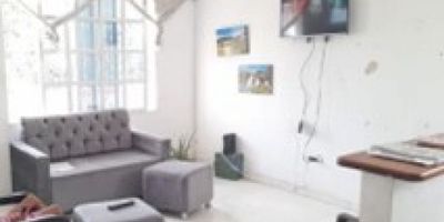 Casa en venta La Quinta - Cartagena

Cuenta con 537 metros cuadrados, esta subdividida en dos pisos, 2 apartamentos en el primer y segundo piso, En la parte posterior tiene igual 2 apartamentos en primer y segundo piso, en total son 8 apartamentos, cada apartamento cuenta con 2 alcobas y 1 baño.

Ideal para inversion, cerca de locales comerciales, barrios en crecemiento y desarrollo, a 10 minutos del Centro historico de la ciudad de Cartagena.

Codigo wasi: 5675307.
