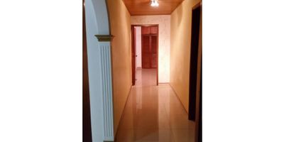 VENDO APARTAMENTO DE OPORTUNIDAD

apto de 2  habitaciones, 3 baños, sala comedor,balcon,cocina integral,zona de labores, parqueadero,cerca a super mercados, hospitales, en zona urbana de la ciudad 
