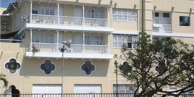 Edificio en venta Getsemani - Cartagena

Se vende excelente edificio ubicado en pleno sitio histórico de la ciudad de Cartagena, cuenta con 1.390 metros cuadrados, en el primer piso tiene 5 locales comerciales, segundo piso 4 apartamentos de 1 y 2 alcobas, en el tercer piso hay cuatro apartamentos de 1 y 2 alcobas, y en el cuarto piso hay una azotea de 404 metros cuadrados, edificio ideal para  negocios administrativos o se puede convertir en renta turística, a 2 minutos de las playas, cerca de centros comerciales, bancos, locales comerciales, transporte cercano y uno de los lugares mas seguro de la ciudad de Cartagena.

Se vende sin muebles

Codigo wasi : 5798787.
