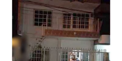 Simón Bolivar – Cartagena

Casa de dos pisos, dividida en primer piso con 3 alcobas y 2 baños, sala, cocina, terraza, segundo piso con apartamento de 2 habitaciones y 1 baño, sala de comedor, cocina y zona de labores, para un total de 5 alcobas y 3 baños, cerca del centro comercial San Fernando, locales comerciales, transporte cercano, ideal para vivir en la zona sur de la ciudad de Cartagena.

Código wasi: 6135571
