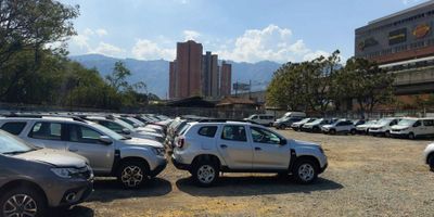 Descubre este exclusivo lote de 33.22 metros cuadrados en una ubicación privilegiada de . Con una extensión ideal para construir la residencia de tus sueños, este terreno ofrece infinitas posibilidades para crear un hogar único y personalizado. Su entorno tranquilo y seguro lo convierte en el lugar perfecto para establecer raíces y disfrutar de la vida en armonía con la naturaleza. No pierdas la oportunidad de invertir en este prometedor espacio que te brindará la calidad de vida que tanto anhelas. ¡Haz de este lote el inicio de tu nueva historia!