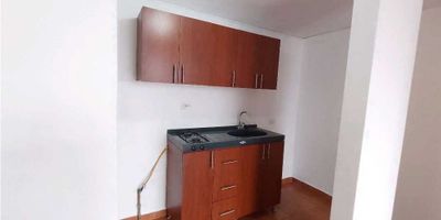 Si buscas un espacio con excelente ubicación y comodidad, este apartamento en el Edificio Buenos Aires es ideal para ti. Ubicado justo en frente del Hospital de Buenos Aires (Unidad Intermedia), ofrece fácil acceso a transporte, comercio y servicios esenciales.

Cuenta con 3 habitaciones, una de ellas con closet, brindando amplitud y comodidad para sus residentes. Su distribución incluye 1 baño, una cocina semi-integral con buen espacio de almacenamiento y una zona de ropas independiente, facilitando la organización del hogar.

El piso en cerámica proporciona frescura y fácil mantenimiento, mientras que el ventanal permite una excelente iluminación y ventilación natural. Además, dispone de red de gas, garantizando eficiencia y ahorro en el consumo energético.

Este apartamento se encuentra en un edificio con ingreso por huella digital, ofreciendo mayor seguridad y control de acceso. Además, cuenta con ascensor, facilitando la movilidad dentro del edificio.

Ubicado en estrato 3, este inmueble es una excelente opción para quienes buscan vivir en un sector estratégico, con acceso a múltiples beneficios.

¡No pierdas la oportunidad de conocerlo! Contáctanos y agenda tu visita.

? Código del inmueble: (C1902)
