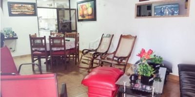 Los Ejecutivos - Cartagena

Casa ubicada en conjunto residencial cerca de Centro Comercial los Ejecutivos, super mercados cercanos, locales comerciales, droguerías. colegios, fácil acceso, la casa consta de 4 alcobas, 2 baños, 1 terraza, tiene para 1 garaje, sala comedor, cocina, zona de labores, cuarto y baño del servicio, área de 116 metros cuadrados.

6771017. 
