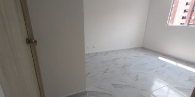 Codigo 20464. Apartamento en arriendo ubicado en Bello sector FabricatoDescripción general del inmueble:* 3 Habitaciones* 2 baños* Salon - comedor* Zona de ropas* Cocina abierta integral* Balcón* Parqueadero sencillo* Cuarto útil* Red de gas* Servicios públicosZonas comúnes:* Portería 24 Horas* Lobbie* Parque infantil* Cancha* Gimnasio* Salón social* Piscina para adultos* Piscina para niños* Sauna* Turco* Parqueadero de visitantesUbicado Detrás Del Centro Comercial Fabricaro