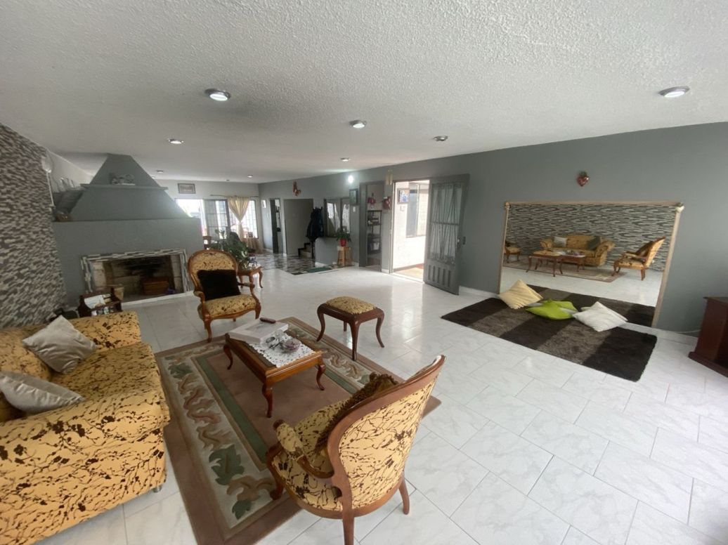 Casa de 4 alcobas en venta en San Cipriano, Bogotá, 398 m² · foto 3 de 20