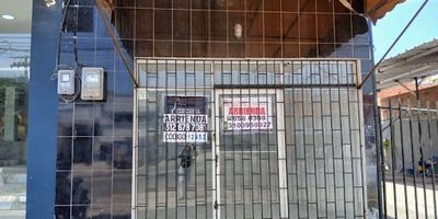 Se arrienda local comercial en Cartagena, Bolívar. Situado en el barrio El Bosque, este local ofrece una excelente ubicación para su actividad comercial. Dispone de 50 m² de área construida y privada, con un baño y 1 parqueadero. El canon de arriendo es de $2.800.000. Una opción práctica para quienes buscan un espacio funcional en Cartagena. Interesados en este local para arriendo, pueden contactar por WhatsApp o ver los teléfonos disponibles para más información o una visita.