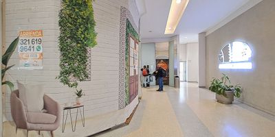 ¡Atención emprendedores! Este local en arriendo tiene todo lo que necesitas para hacer crecer tu negocio. Con 29.5 metros cuadrados y 1 baño, es el espacio perfecto para tu próxima aventura empresarial. Ubicado en una zona estratégica de la ciudad, con gran potencial de clientes. ¡No dejes pasar esta oportunidad! Contáctanos ahora para más información.