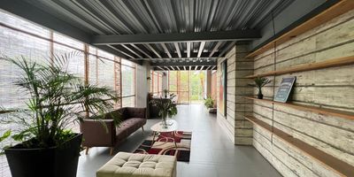 APARTAMENTO EN VENTA EN EL SECTOR DE RIOMAR 
EXCELENTE UBICACION 
 
1 HABITACIONES , 1 BAÑOS , COCINA INTEGRAL , COMEDOR , SALA , ZONA DE LABORES GARAJE CUBIERTO  ASCENSOR 
APTO 306
