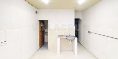 LOCAL EN EL SECTOR DE SAN JAVIER CERCA A LA ESTACION DEL METRO, AREA 33  METROS APROX. 1 BAÑO1 1 COCINETA, BODEGA.