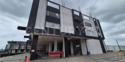 Oficinas en alquiler y venta en Centro de Transporte de carga CENTRACAR COLFECAR en Buenaventura con 1 baño 2 Aires Acondicionados. Piso en  porcelanato.  Servicios públicos independientes. Agua y energía.  Construcción del 2019. Centro Empresarial de Transporte de Carga.  Para descongestionar la ciudad. Aproximadamente 100 personas actualmente.

Algunos servicios que actualmente se prestan: Fruticon. Cafetería.  Restaurante.  Corresponsal bancario Efecty. Zona franca CELPA. Total de 21 parqueaderos, para 24 oficinas. Servico de vigilancia. CCTV. Circuito Cerrado de Televisión. Oficina Aguadulce. Documentos del vehículo y conductor para autorizar ingreso al puerto.  Servicio de báscula 24/7. Estación de Servicio EDS. Parqueadero seguro con sistema biometrico 24/7. Sala VIP conductores

Primera plataforma logística integral que soluciona las necesidades del transporte de carga y el comercio exterior,  ubicado en un lugar estratégico con parqueadero para 400 tractocamiones, báscula,  restaurantes y estación de servicio EDS Terpel. Oficinas con piso en porcelanato , baño, cocineta y aire acondicionado

Disponibilidad en tercer piso según el área requerida así:
de 45 M2  a 48 M2
de 53 M2 a 59 M2
de 96.7 M2

Distancia a las terminales portuarias 
A 8 km de TCBUEN
14 km de sociedad portuaria 
21 km del puerto Aguadulce