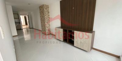 Descubra su oasis de paz con esta hermosa vista, apartamento de 68m2 en el corazón de Barrio Obrero, cerca al colegio La Presentación. 
Relájese con las comodidades de una unidad con seguridad 24/7, ascensor,  su piscina privada  su  cancha de microfútbol y la plazoleta central,  sus hijos disfrutarán en los juegos infantiles. 
Ubíquese a minutos de colegios reconocidos, centros comerciales y transporte público. Disfrute de la seguridad que brinda la zona. 
¡No deje pasar esta oportunidad! ??????Invierta en una zona en constante progreso y aumento de valor.