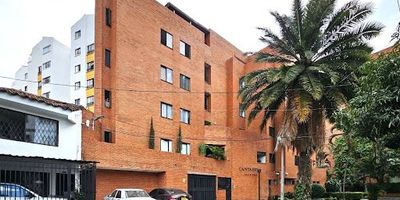 APARTAMENTO EDIFICIO CANTABRIA

Apartamento en Venta en Edificio Cantabria; nueva Tequendama
75 Mts2; 2do Piso
Sala Comedor; cocina Totalmente Integral; zona de Oficios; alcoba de servicio con baño; Baño de alcobas; 3 Alcobas (Ppal con baño) Parqueadero cubierto; Deposito; Gas domiciliario; Planta eléctrica; Solárium; Excelente punto (A una cuadra de Palmetto Plaza); fresco e Iluminado!
Apartamento en exclusivo edificio; no en unidad!
Estrato 5
Papeles al Dia!

INFORMES: 300 8512454 ----304 6351640